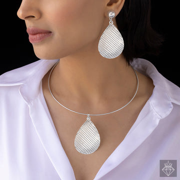 PRAO Anti-Tarnish Silver Hasli Necklace With Earrings