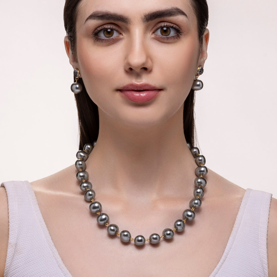 Pearlescent Necklace Set By PRAO