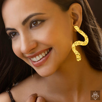 PRAO Anti-Tarnish Wavy Earrings