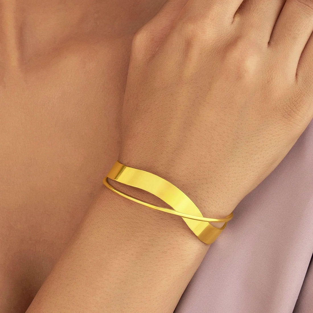 PRAO Anti-Tarnish Golden Bangle Bracelet (Adjustable Size)