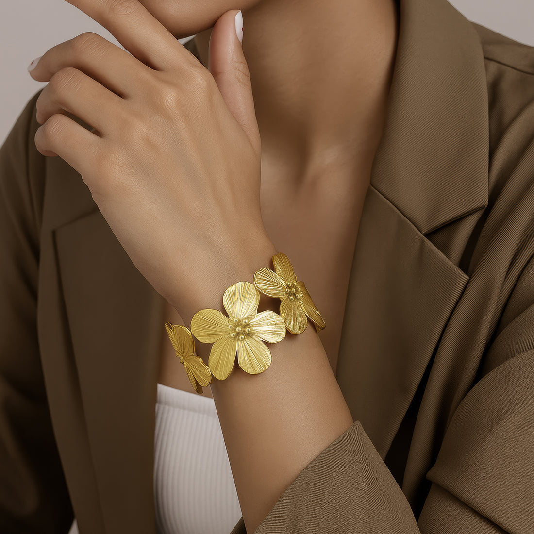 PRAO Anti-Tarnish Golden Flower Bracelet (Adjustable Size)