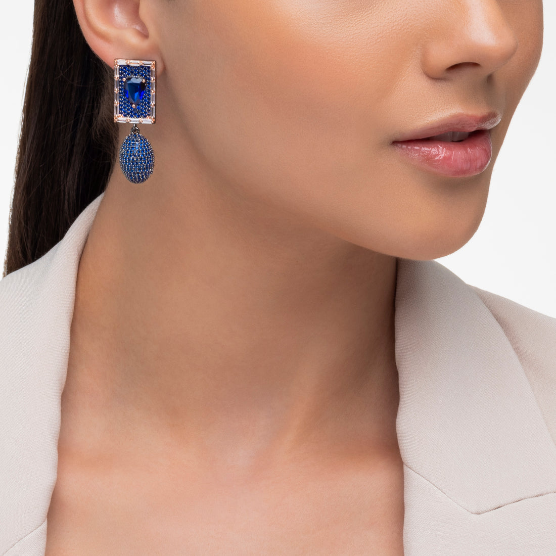 Elegant Fusion: PRAO's Dangle Earrings