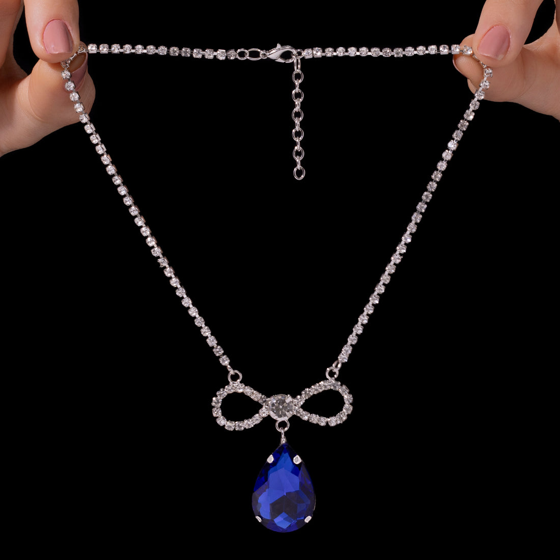 Prao Anti-Tarnish Infinity Bow & Oversized Drop Pendant Necklace