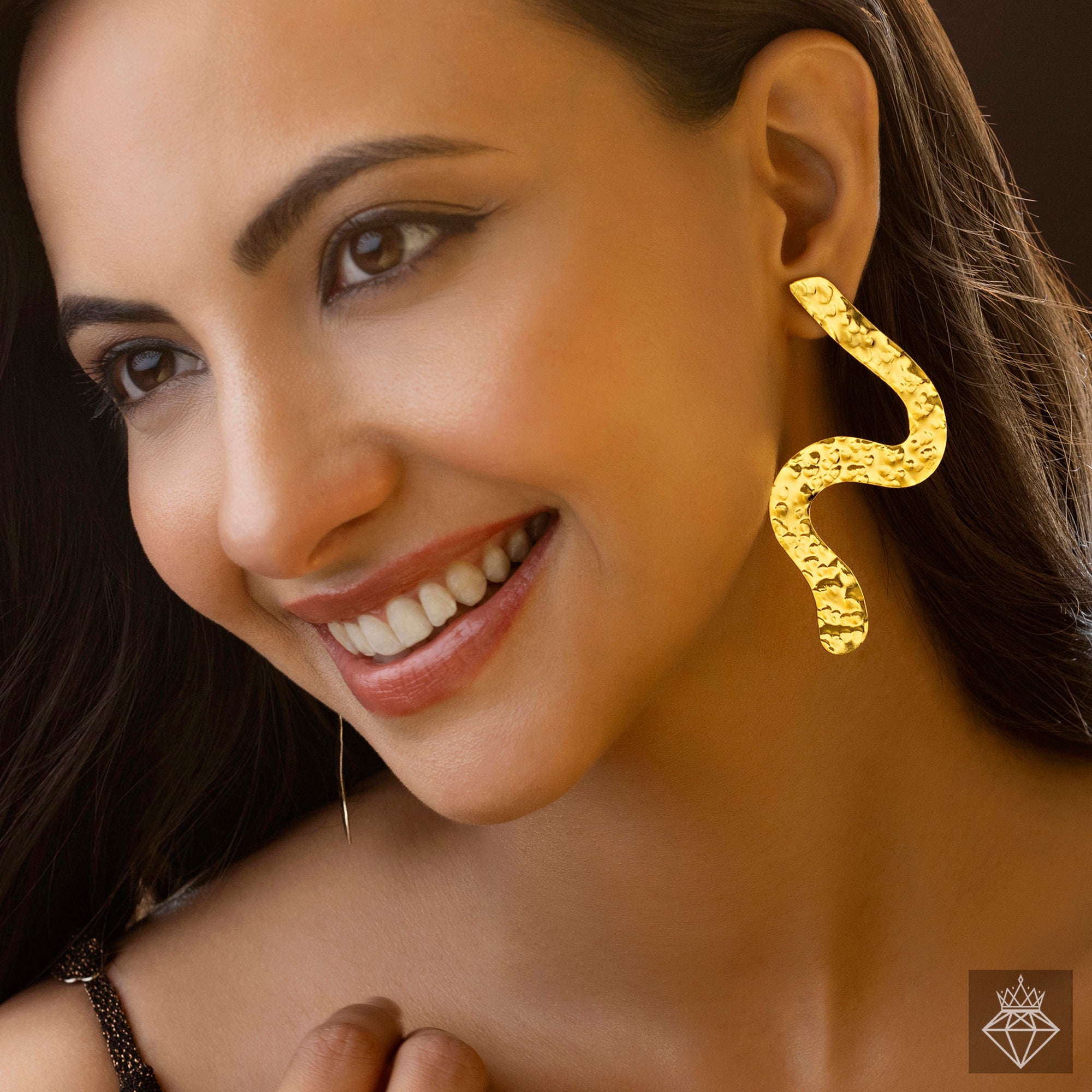 PRAO Anti-Tarnish Wavy Earrings