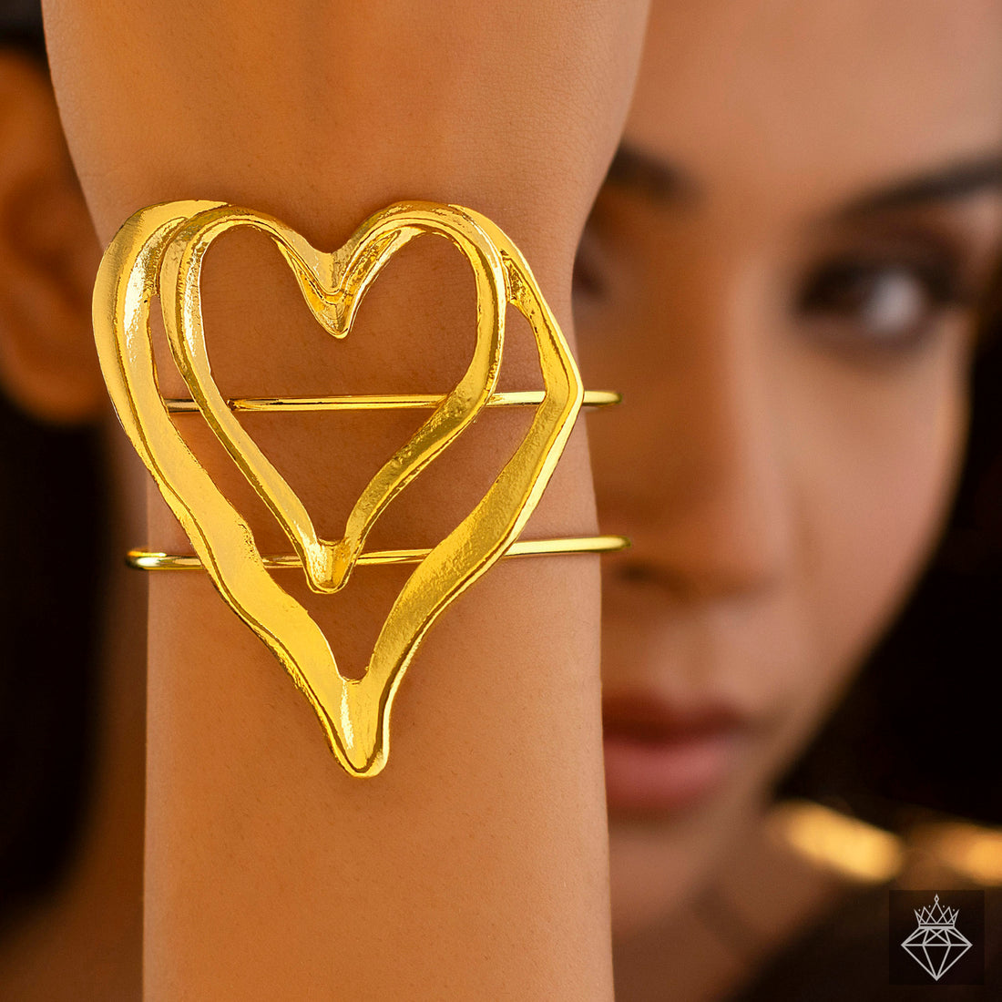 Anti-Tarnish Golden Heart Bangle Bracelet✨