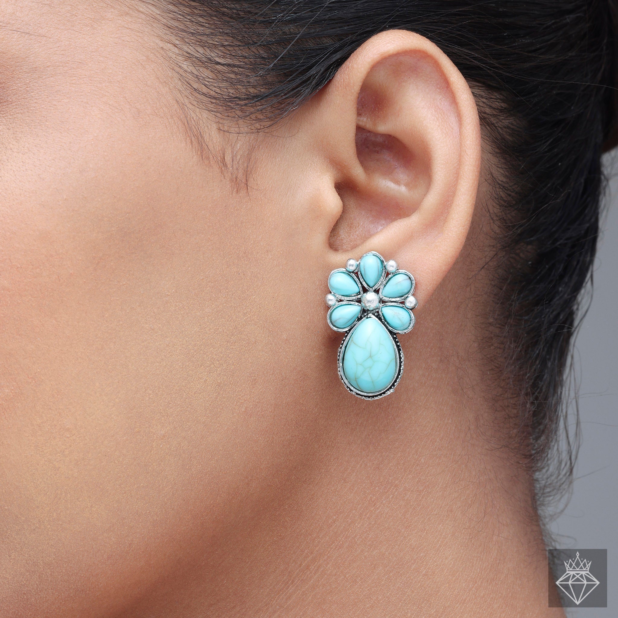 PRAO's Fashionable Floral Teardrop Earrings in Sea Green