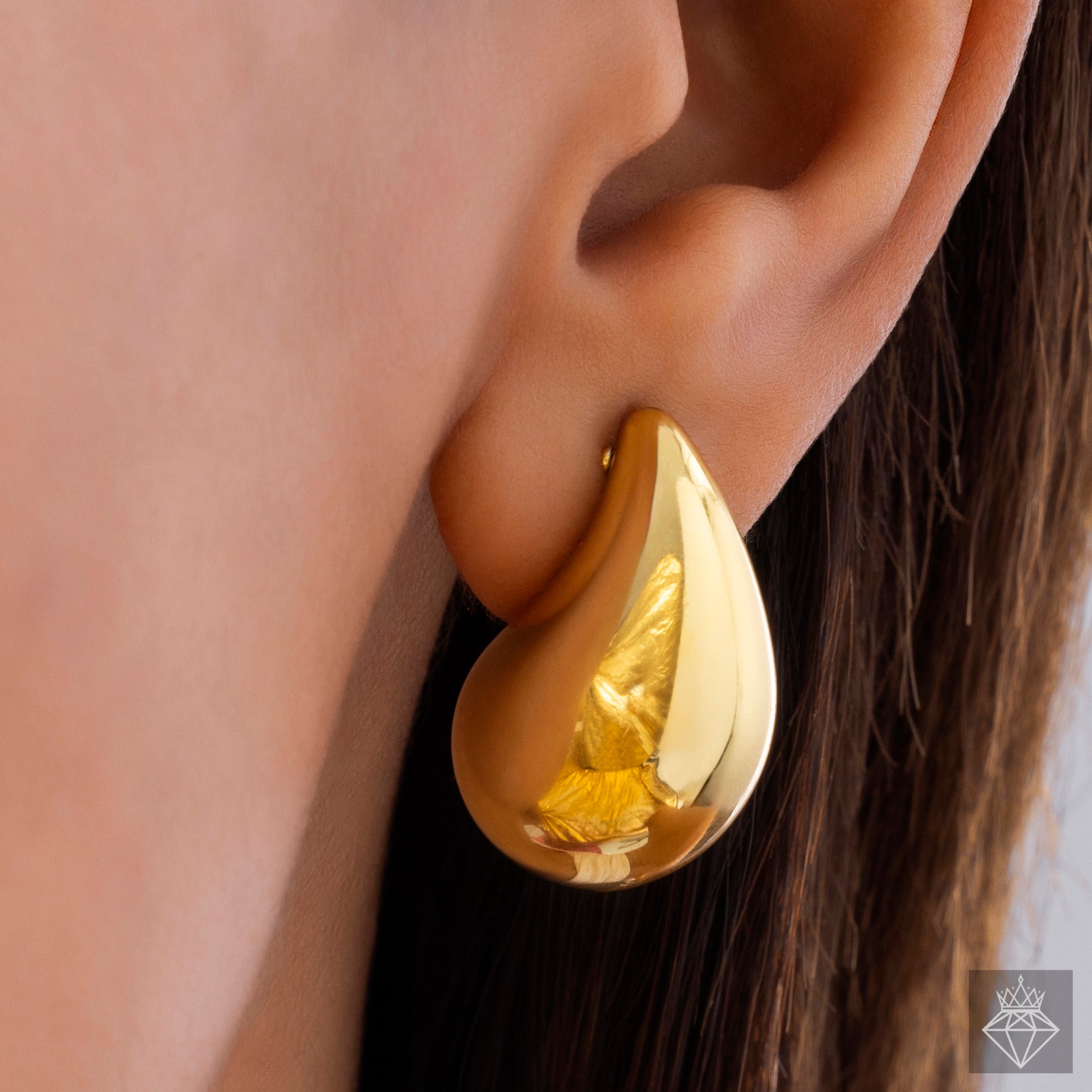 PRAO Acrylic Anti-Tarnish Gold Cashew Studs