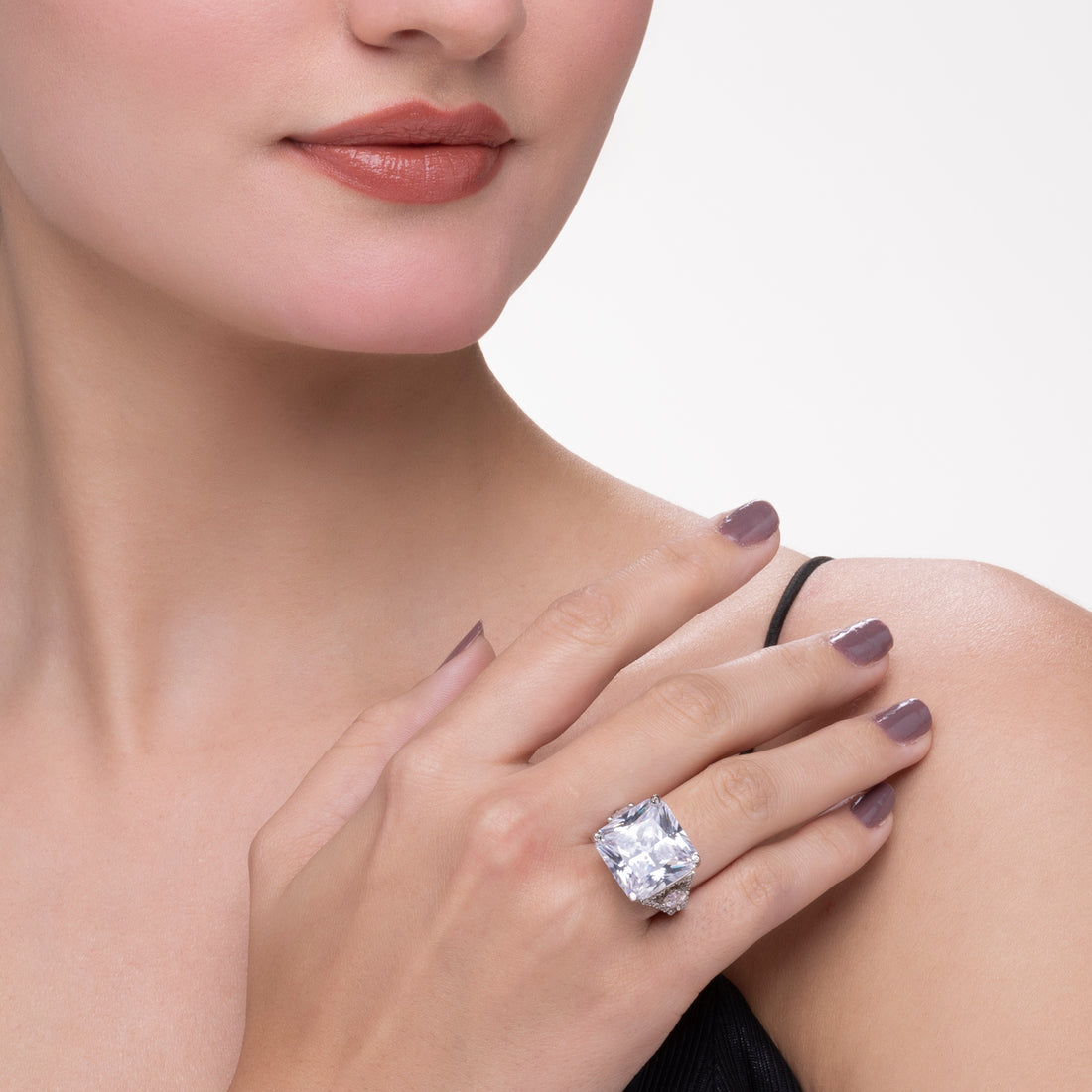 PRAO's Lustrous Solitaire Ring