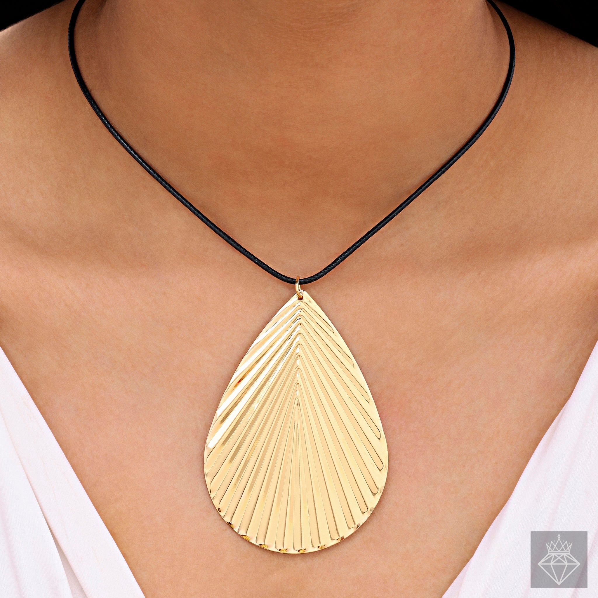 PRAO Anti-Tarnish Golden Leaf Pendant in Cord