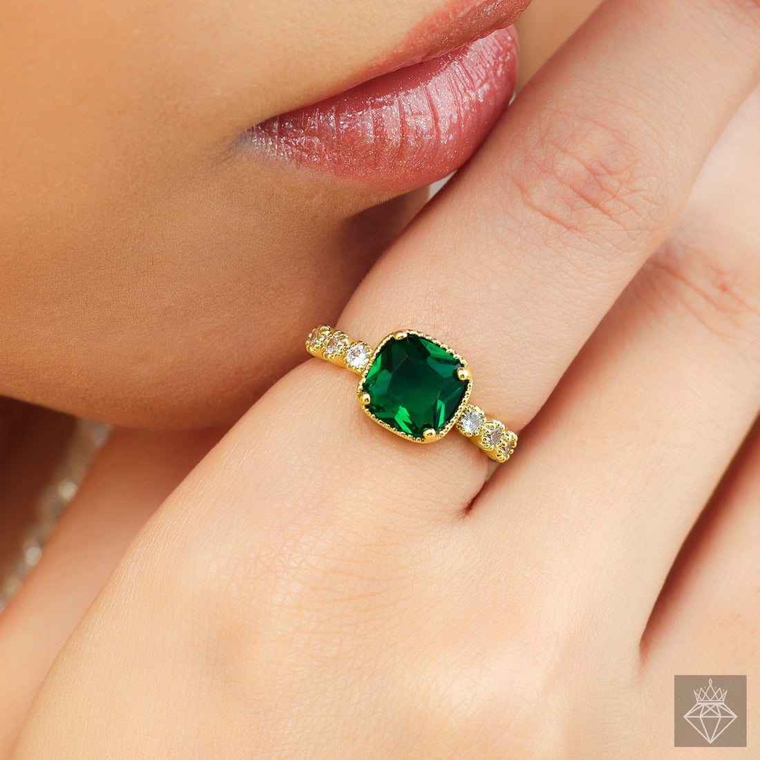 Anti-Tarnish Emerald Embrace✨ Ring By PRAO (Adjustable Size)