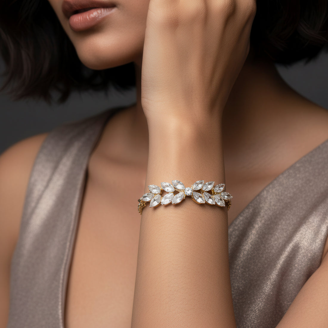 PRAO Anti-Tarnish Crystal Leafy-Style Chain Bracelet