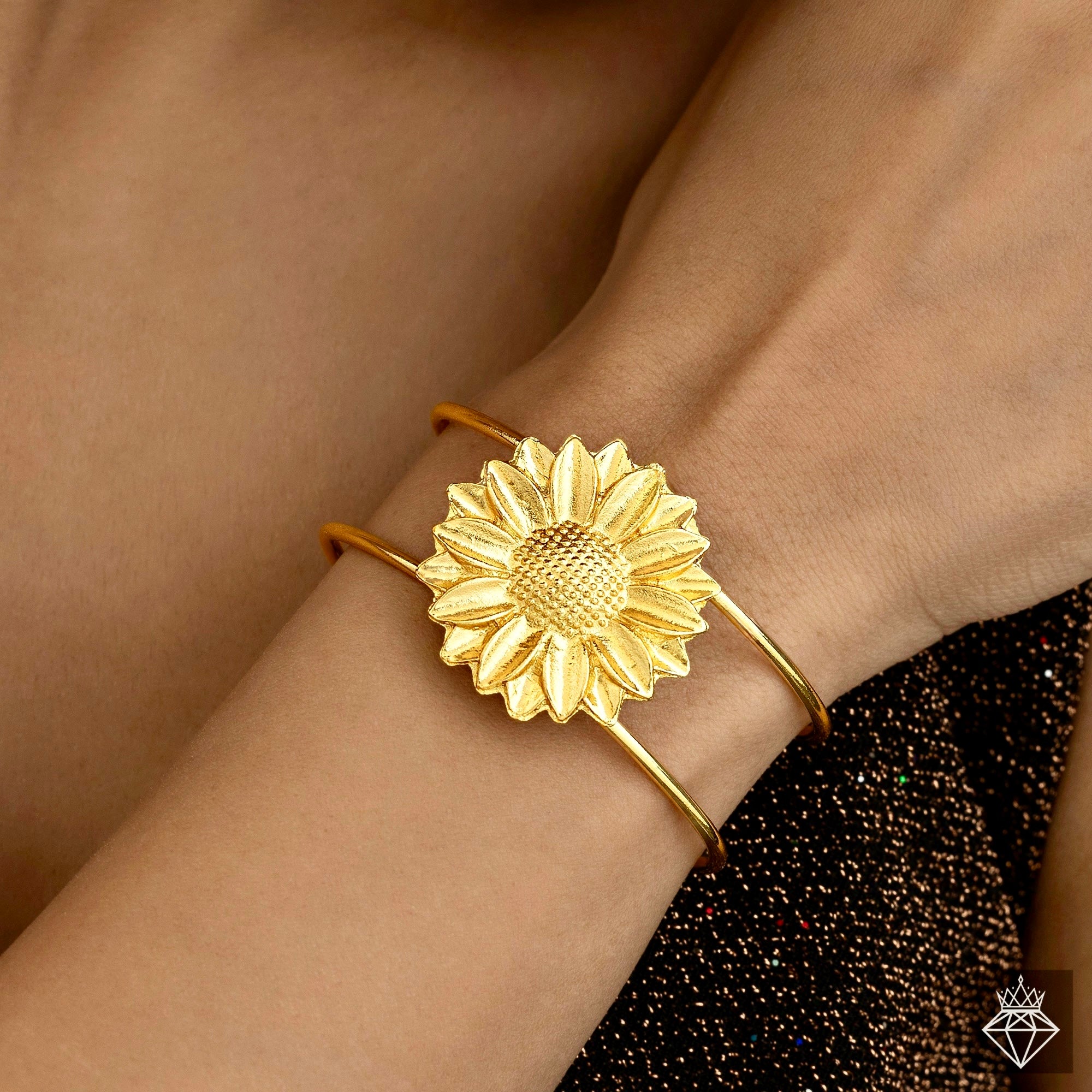 Flash SALE🔥 Anti-Tarnish Golden Flower Bracelet (Adjustable Size)