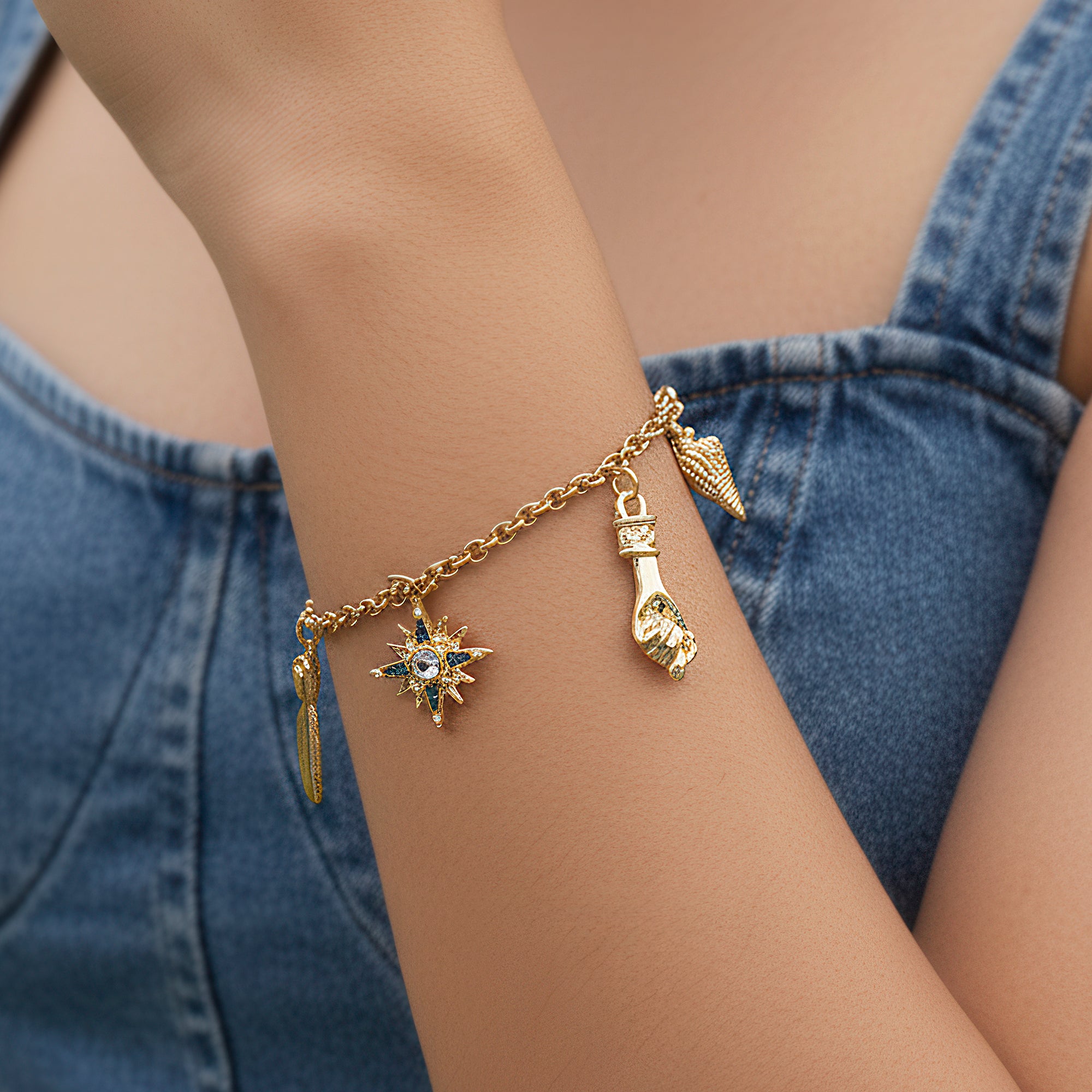PRAO Anti-Tarnish Assorted Shell & Charm Bracelet (Adjustable Size)