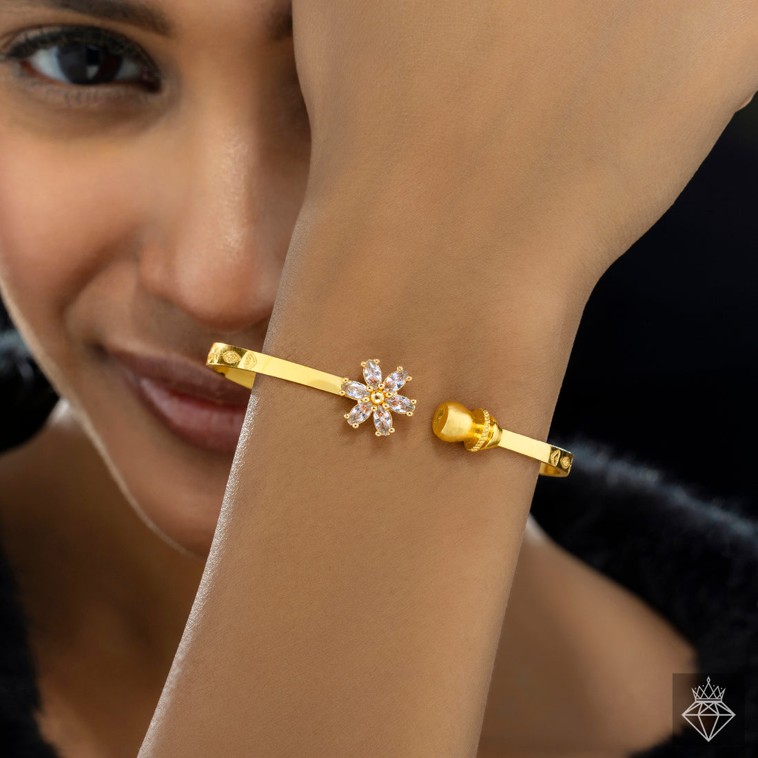 PRAO Anti-Tarnish Crystal Flower Bangle Bracelet (Adjustable Size)