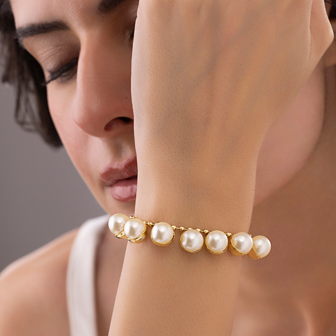 PRAO Anti-Tarnish Studded Pearl Chain Bracelet