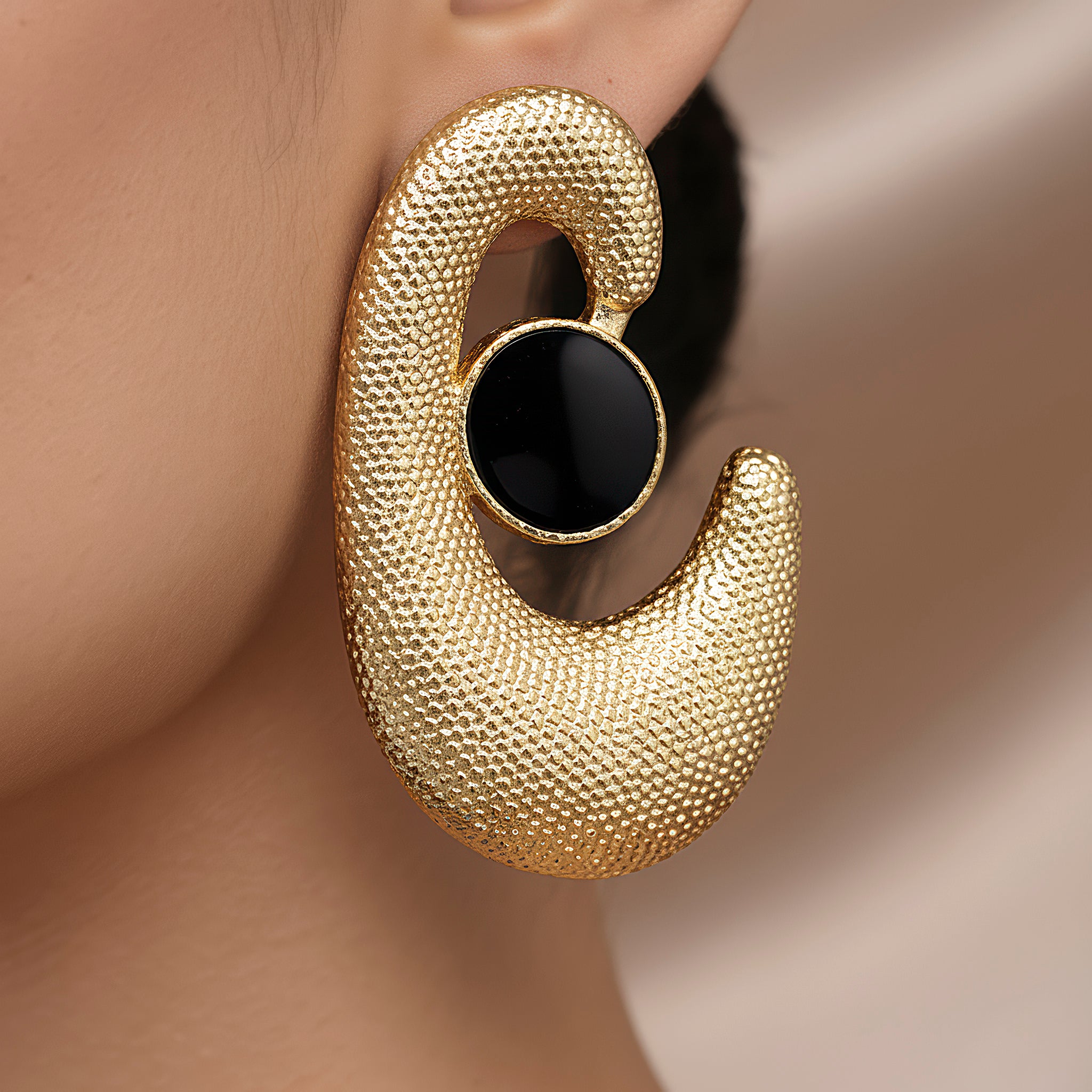 PRAO Earrings Anti-Tarnish C-Shape Black Enamel Textured Studs