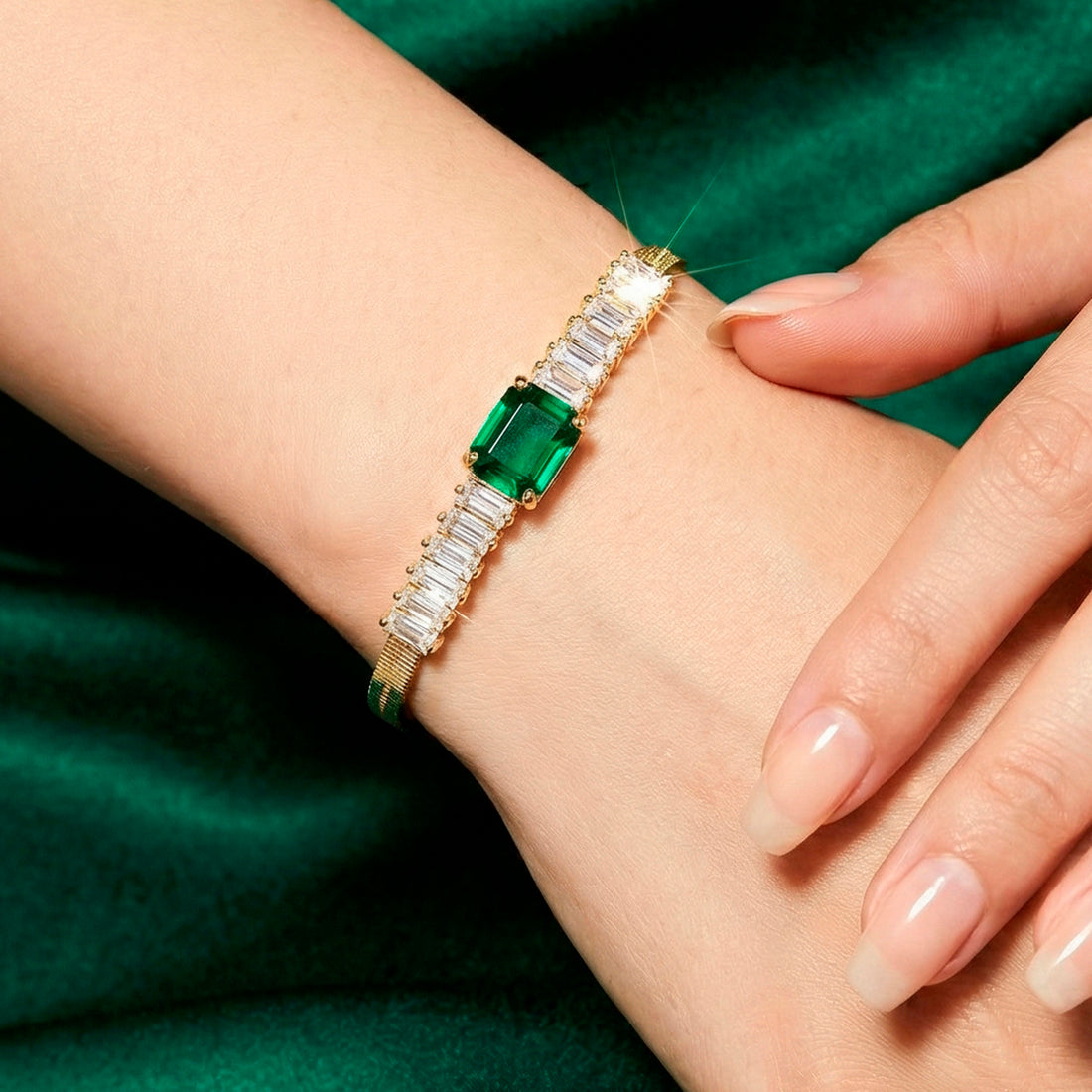 PRAO Bracelet Anti-Tarnish Baguette Green Stone Chain (Adjustable Size)