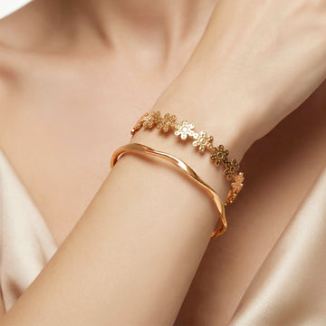 PRAO 2 Bracelets Anti-Tarnish Flower Twisted Bangle (Adjustable Size)