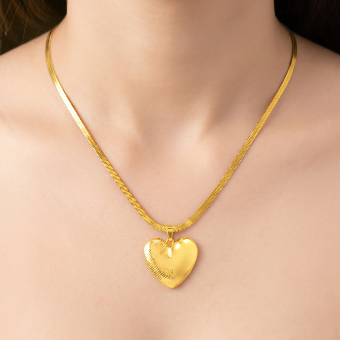 PRAO Necklace Anti-Tarnish Polished Heart Pendant Herringbone
