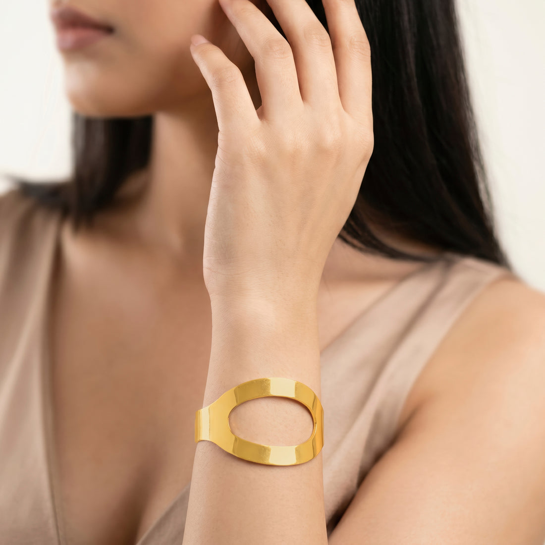 PRAO Bracelet Anti-Tarnish Oval Cutout Cuff (Adjustable Size)