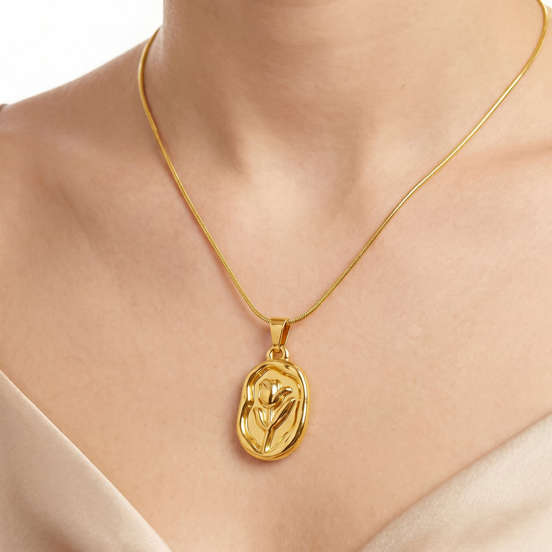 PRAO Necklace Anti-Tarnish Floral Medallion Chain
