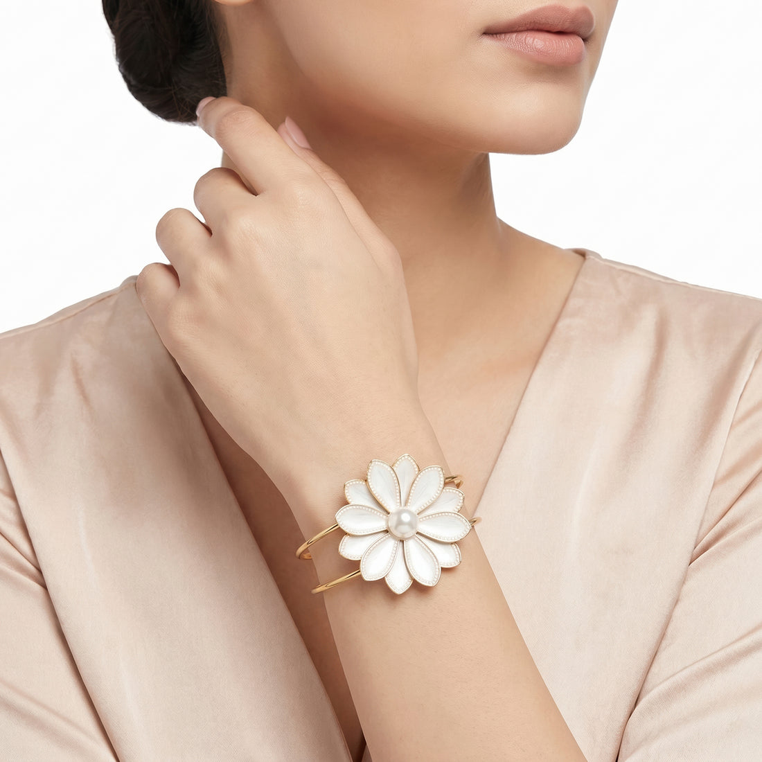 PRAO Bracelet Anti-Tarnish White Floral Pearl Cuff (Adjustable Size)