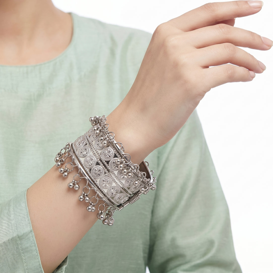 PRAO Bracelet Anti-Tarnish Tribal Medallion Cuff Bracelet (Adjustable Size)
