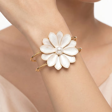 PRAO Bracelet Anti-Tarnish White Floral Pearl Cuff (Adjustable Size)