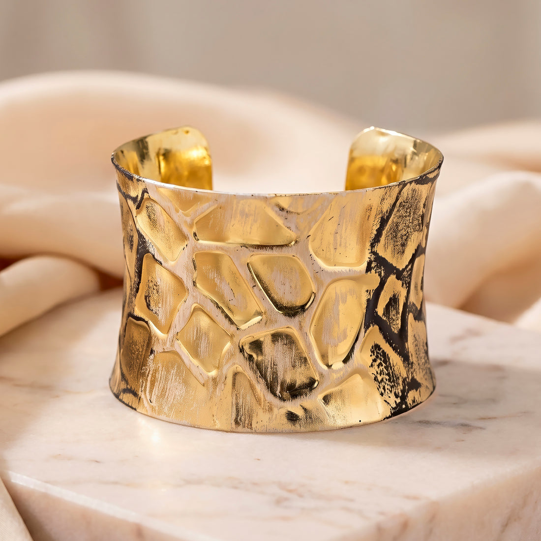 PRAO Bracelet Anti-Tarnish Giraffe Print Wide Cuff (Adjustable Size)