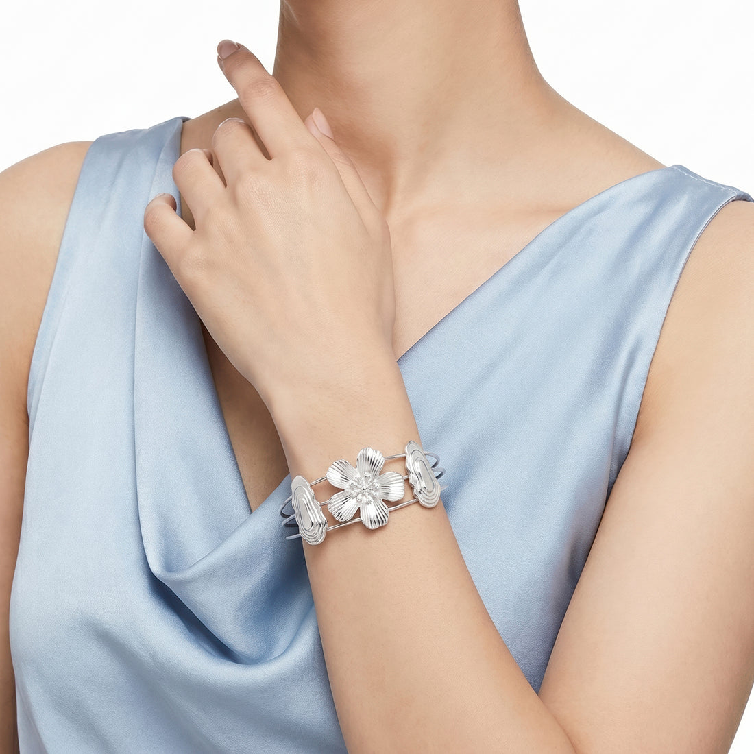 PRAO Bracelet Anti-Tarnish Textured Flower Cloud Motif Cuff (Adjustable Size)