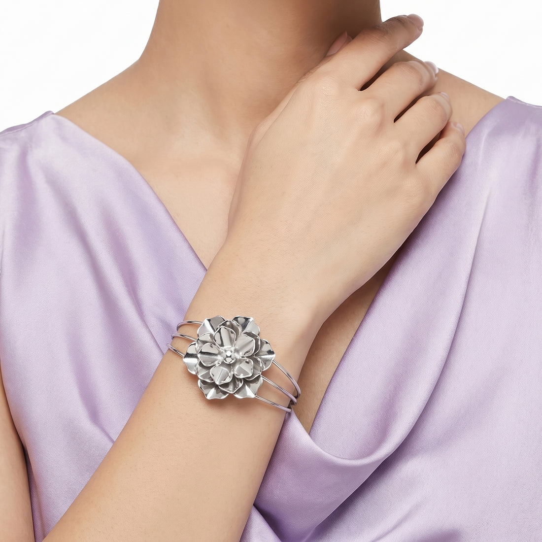 PRAO Bracelet Anti-Tarnish Camellia Flower Wire Cuff (Adjustable Size)