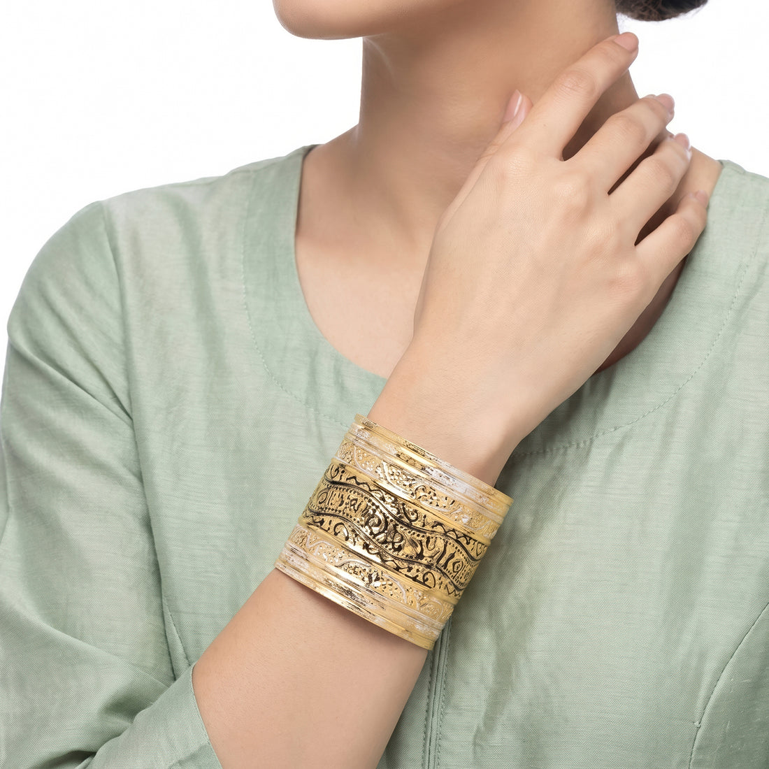 PRAO Bracelet Anti-Tarnish Black White Floral Geometric Cuff (Adjustable Size)