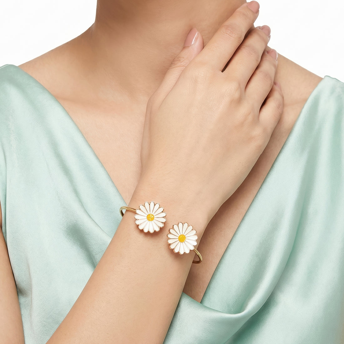 PRAO Bracelet Anti-Tarnish Daisy Charm Open Bangle (Adjustable Size)