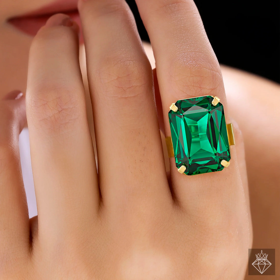 PRAO Ring Crystal Emerald (Adjustable Size)