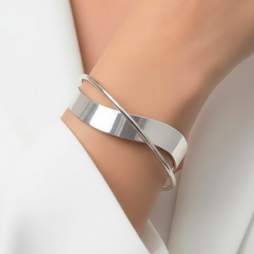PRAO Anti-Tarnish Metallic Silver Bangle Bracelet (Adjustable Size)