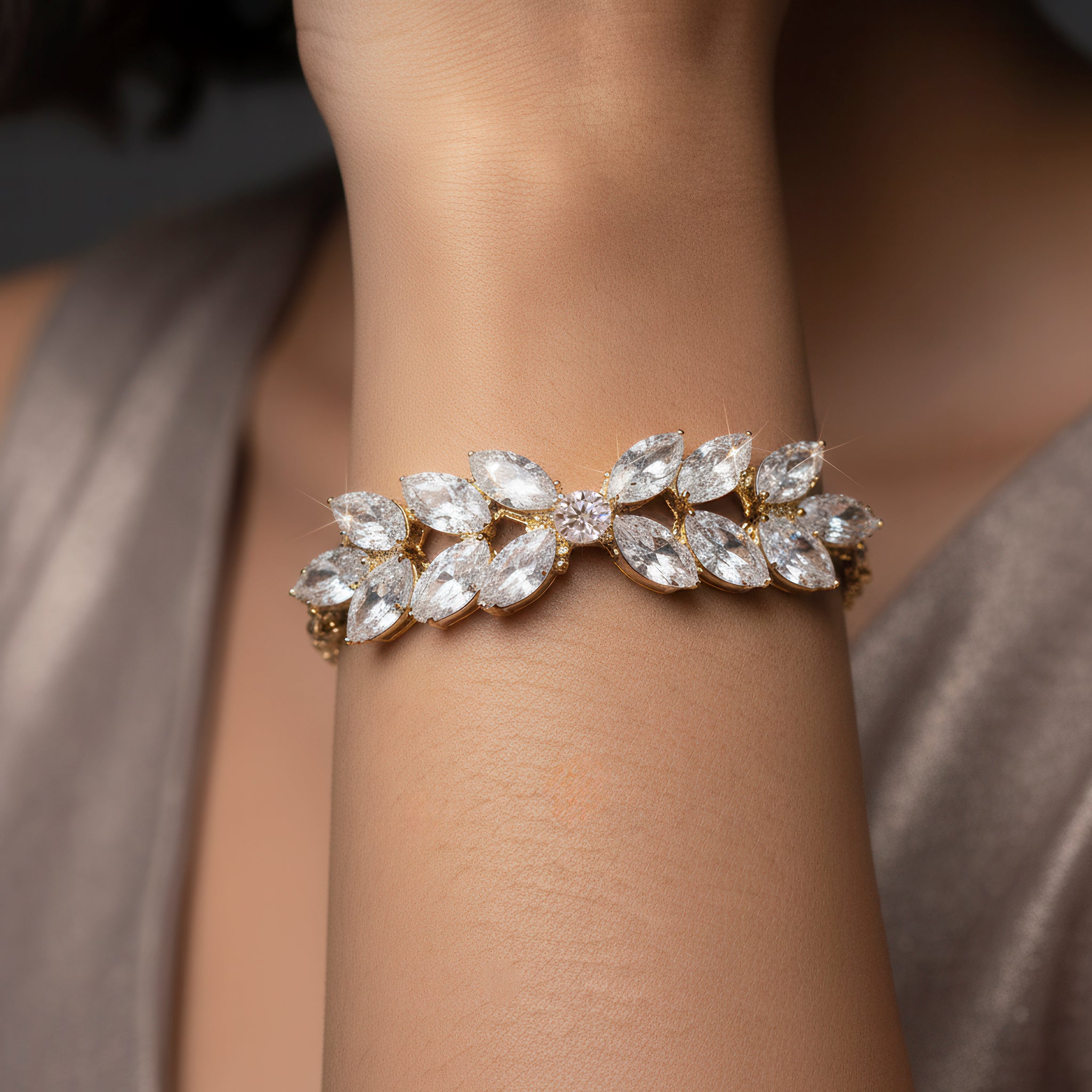 PRAO Anti-Tarnish Crystal Leafy-Style Chain Bracelet